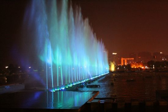 南昌秋水广场的音乐喷泉