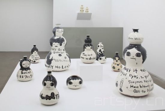 日本陶瓷艺术家奈良美智陶瓷作品鉴赏 