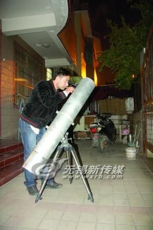 民间达人自制天文望远镜 记者前往体验赏月